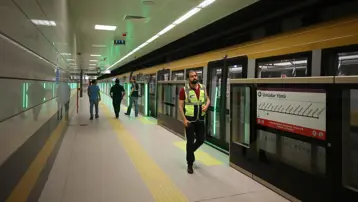 Bu tarihler arasında dikkat! İstanbul'da 6 metro hattının sefer saatleri uzatıldı