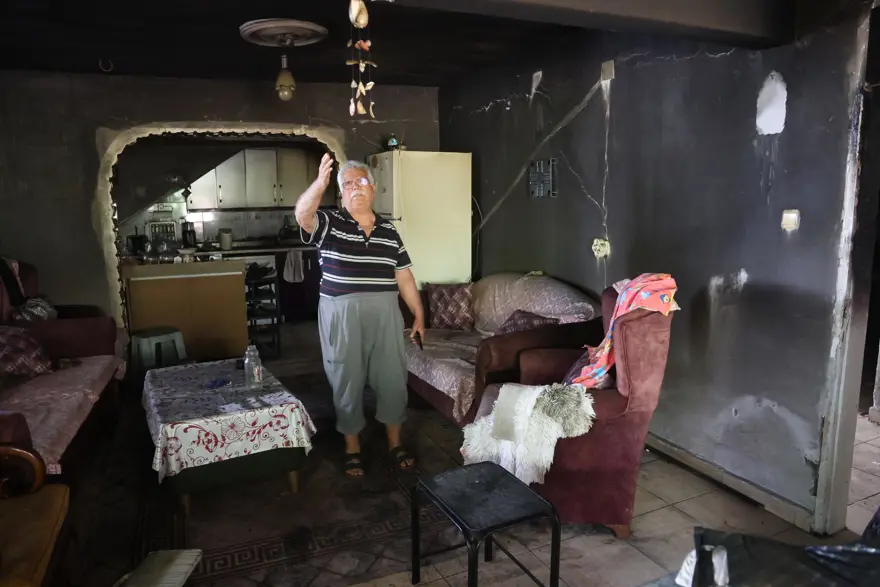 40 yıllık emekleri kül oldu, kızlarına sığındılar. Alevler bir evi yok etti 1
