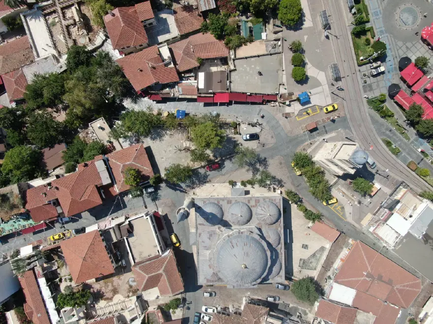 500 kişi yaşıyor, 50 bin kişi geliyor. Hava kararınca nüfus 100 katına çıkıyor 1
