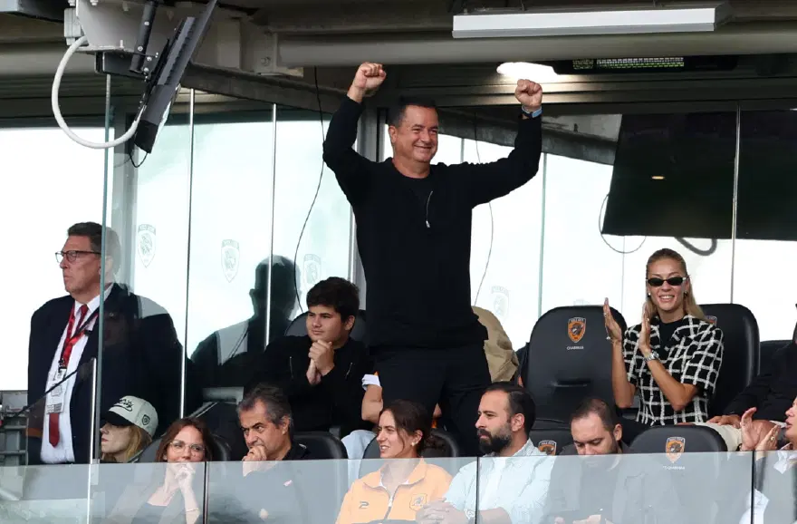 Acun Ilıcalı'nın Hull City'sinden Premier Lig'e tarihi başlangıç, Manchester United'ı devirdi 4