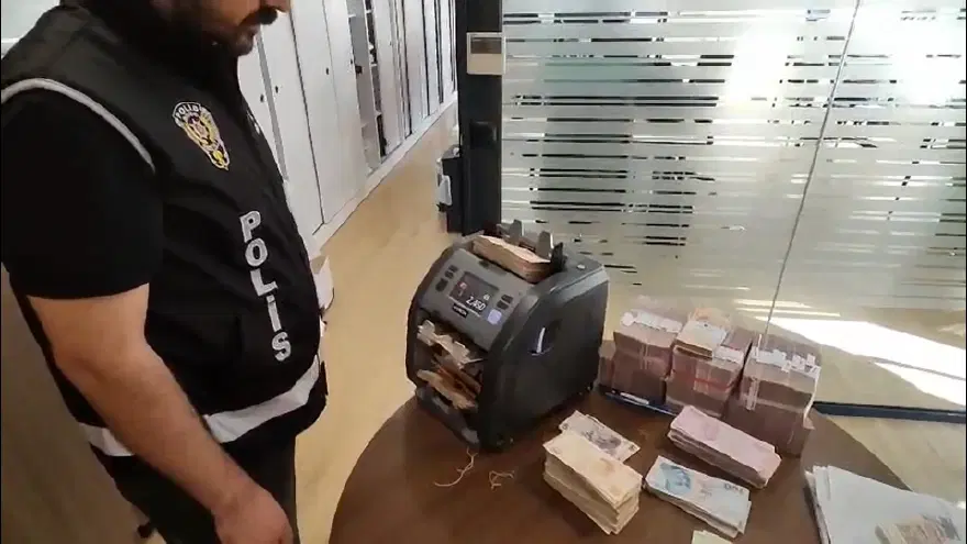 PARÇALANAN EVRAK ELE GEÇİRİLDİ 2