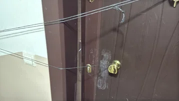 Uyuşturucu dolu kolileri çaldılar, kaçarken hapları yerlere saçtılar
