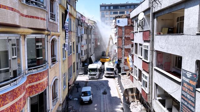 Bakan Kurum'dan Zeytinburnu'ndaki "Yarısı Bizden" kampanyasına ilişkin paylaşım