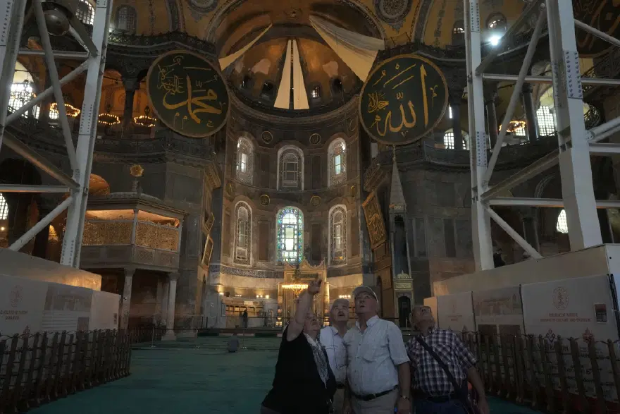 İBADET ve RESTORASYON EŞ ZAMANLI SÜRÜYOR 4