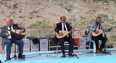 Âşık Sümmani memleketinde anıldı
