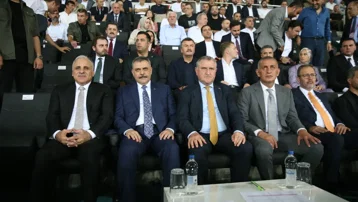 Bakanlar ve TFF Başkanı Süper Lig maçını tribünde takip etti