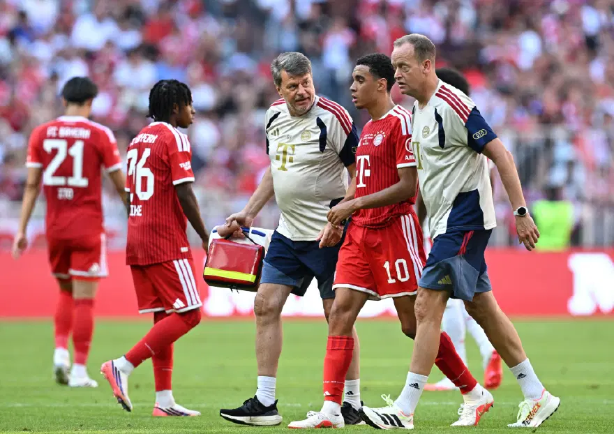 Bayern'in ünlü yıldızı, ikinci kez sahada bayıldı. Musiala, kısa süreliğine bilincini kaybetti 3