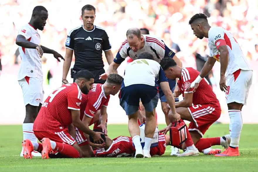 Bayern'in ünlü yıldızı, ikinci kez sahada bayıldı. Musiala, kısa süreliğine bilincini kaybetti
