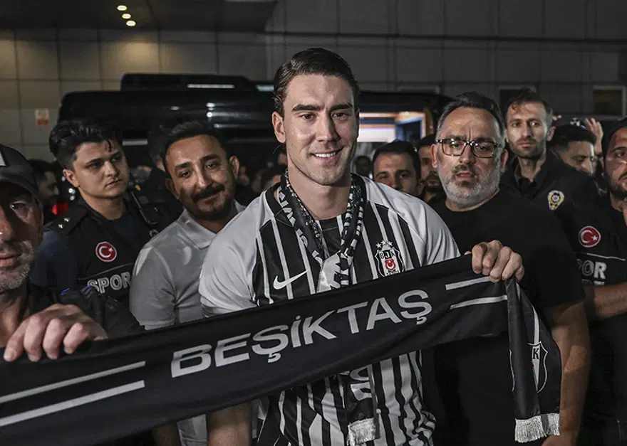 Beşiktaş'ın yeni yıldızı Vlahovic, İstanbul'a geldi ve taraftara Türkçe mesaj verdi 4