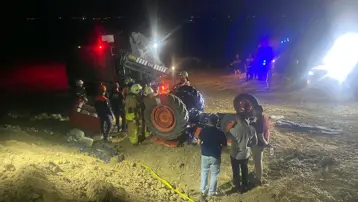 Devrilen traktörün altında kalan karı-koca hayatını kaybetti