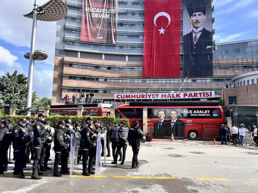 TÜM BAŞKANLARI PARTİDEN AYRILDI 1