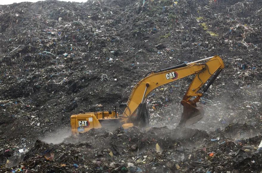 Çöp yığını evleri yuttu. Tonlarca atık altında kalan 30 kişi öldü