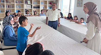 Miniklere işaret dili eğitimi