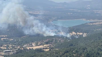Çanakkale'de tarım arazisi ve merada yangın