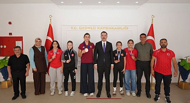 Başarılı güreşçilerden Kaymakam'a ziyaret