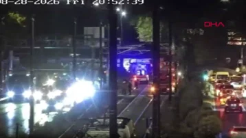 Zeytinburnu'nda iki tramvay çarpıştı