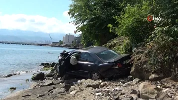 Ordu'da otomobil 30 metreden deniz kıyısına uçtu