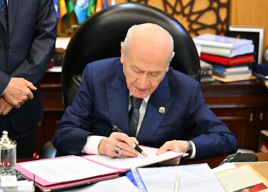 DEVLET BAHÇELİ KANUN TEKLİFİNİ İMZALADI 1
