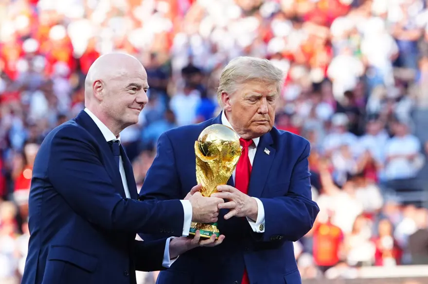 TRUMP'LA ARASINDAN SU SIZMIYOR 4