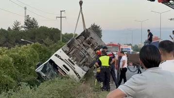 Samsun’da özel halk otobüsü devrildi. 21 kişi yaralandı