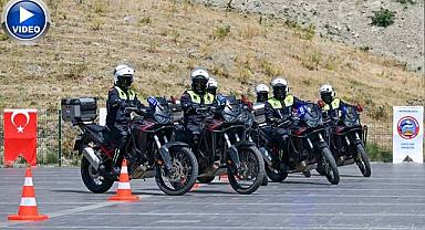 Zafer coşkusu motosiklet gösterileriyle renklendi