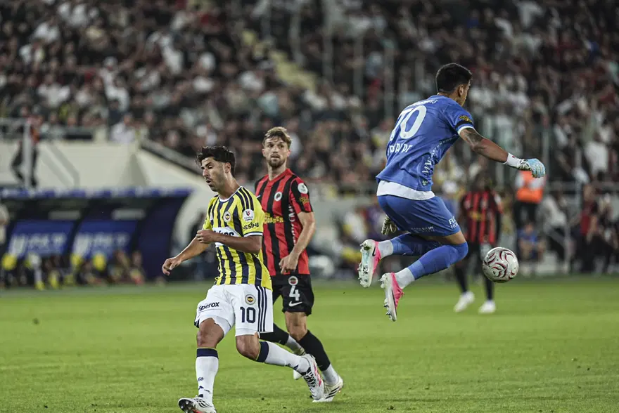 Eski takımına duvar ördü, Fenerbahçe'ye geçit vermedi. İrfan Can Eğribayat maça damga vurdu 4