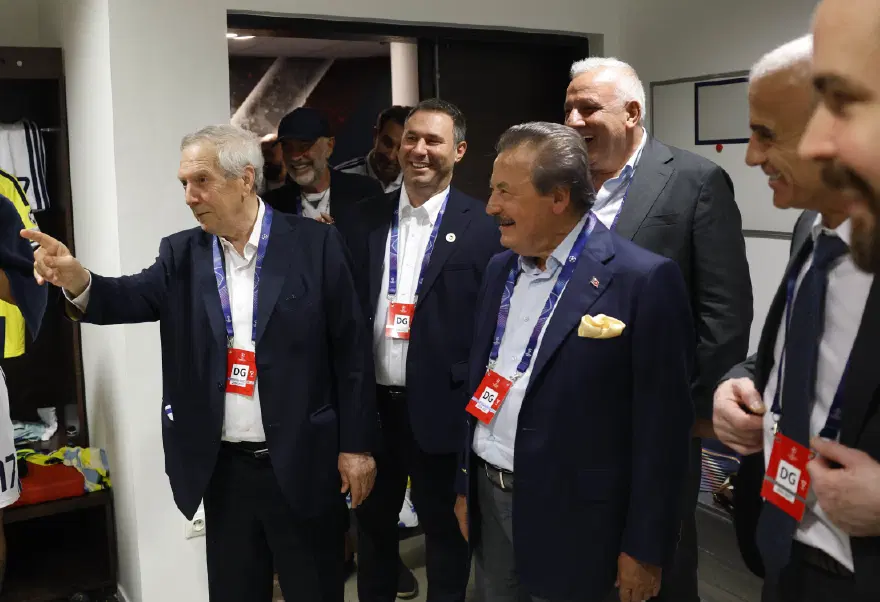 Fenerbahçe Lyon'u eledi, başkan Aziz Yıldırım hemen soyunma odasına indi 3