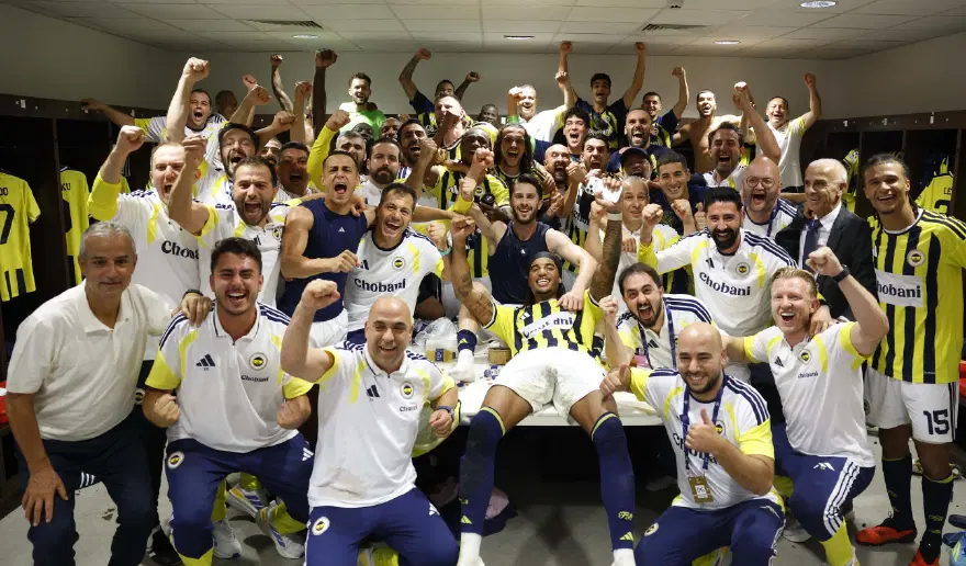 Fenerbahçe Lyon'u eledi, başkan Aziz Yıldırım hemen soyunma odasına indi 2