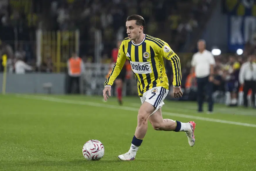 Fenerbahçelilieri korkutan sakatlık, Kerem Aktürkoğlu ambulansa taşındı 2