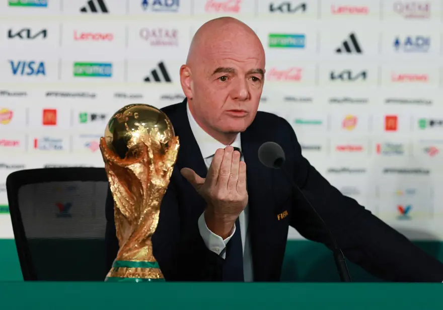 FIFA liderleri tepkilerin hedefindeki Gianni Infantino'nun arkasında 2
