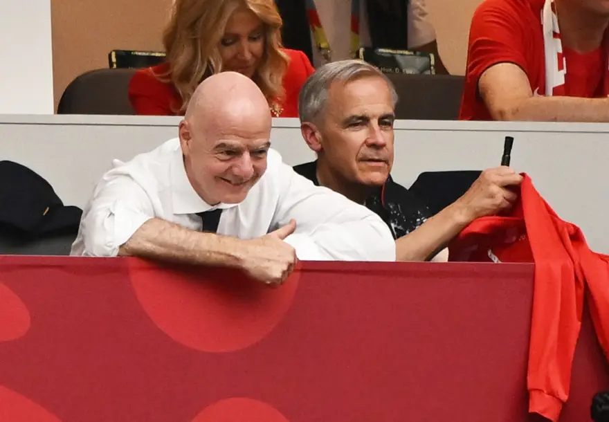 FIFA liderleri tepkilerin hedefindeki Gianni Infantino'nun arkasında 1