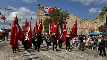 Siyasilerden 30 Ağustos mesajları. "Milletimizin esareti kabul etmeyeceğinin simgesi"