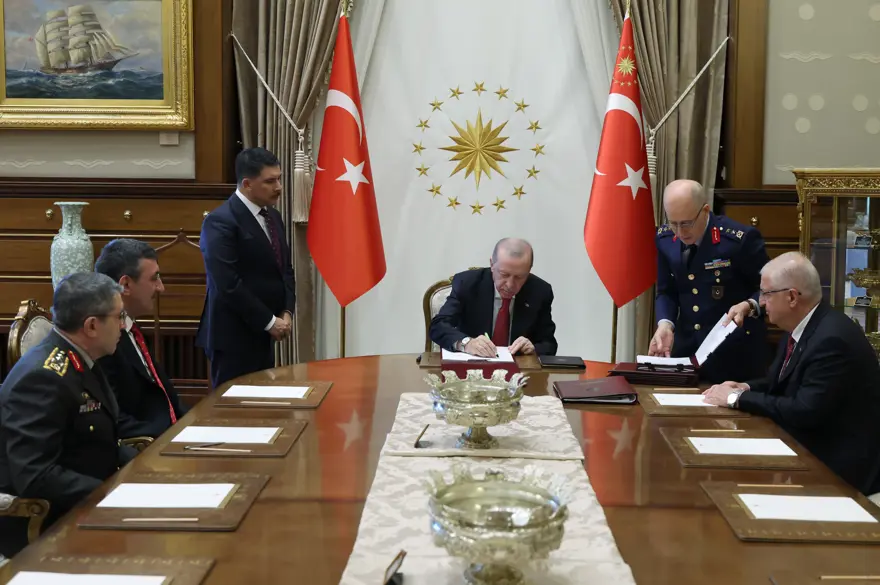 YAŞ KARARLARINI İMZALATAN KOMUTANIN HİKAYESİ 2