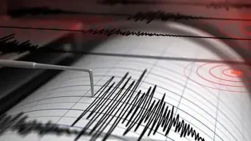 Endonezya'da 7.7 büyüklüğünde deprem
