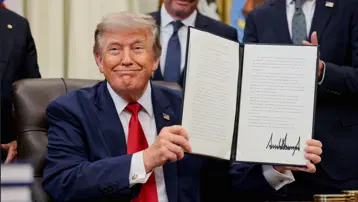 Trump ısrarcı. ABD doğumla vatandaşlığı kısıtlıyor