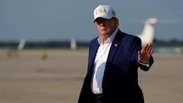 Trump gizlice uçak değiştirirken iki kabine üyesini yem olarak bırakmış
