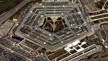 Pentagon, kendi gazetesinin tepe yönetimini tasfiye etti