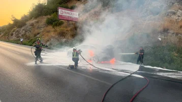 Elektrikli araç yandı, 12 saatte söndürülemedi