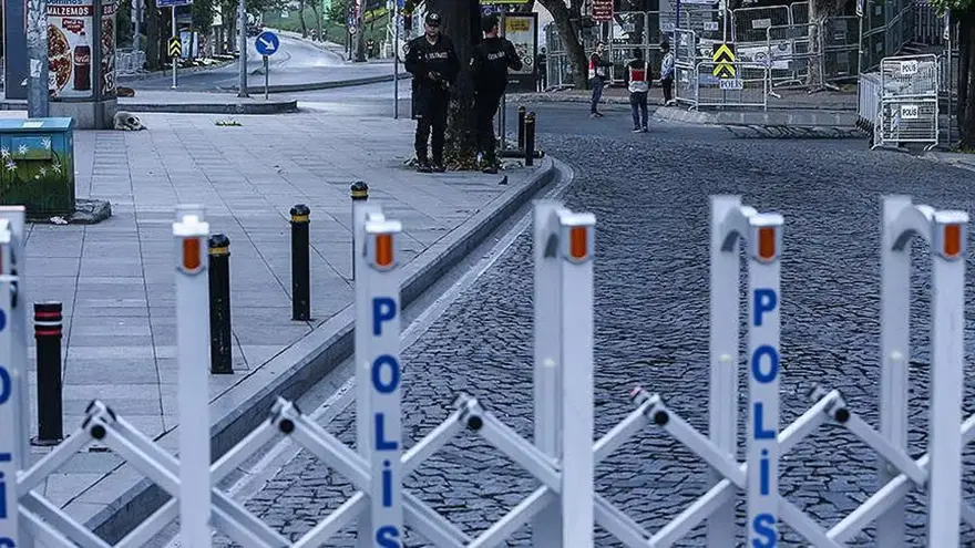 BAZI YOLLAR KAPATILDI