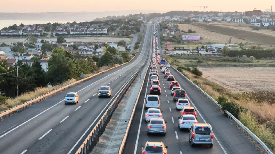 İstanbul'dan Tekirdağ'a hafta sonu akını: Kilometrelerce araç kuyruğu oluştu 2