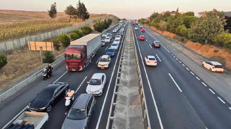 İstanbul'dan Tekirdağ'a hafta sonu akını: Kilometrelerce araç kuyruğu oluştu 1