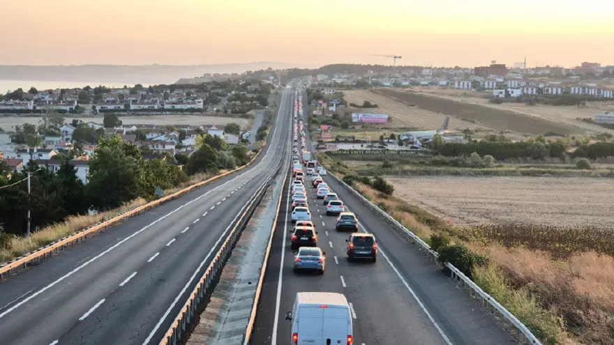 İstanbul'dan Tekirdağ'a hafta sonu akını: Kilometrelerce araç kuyruğu oluştu 3