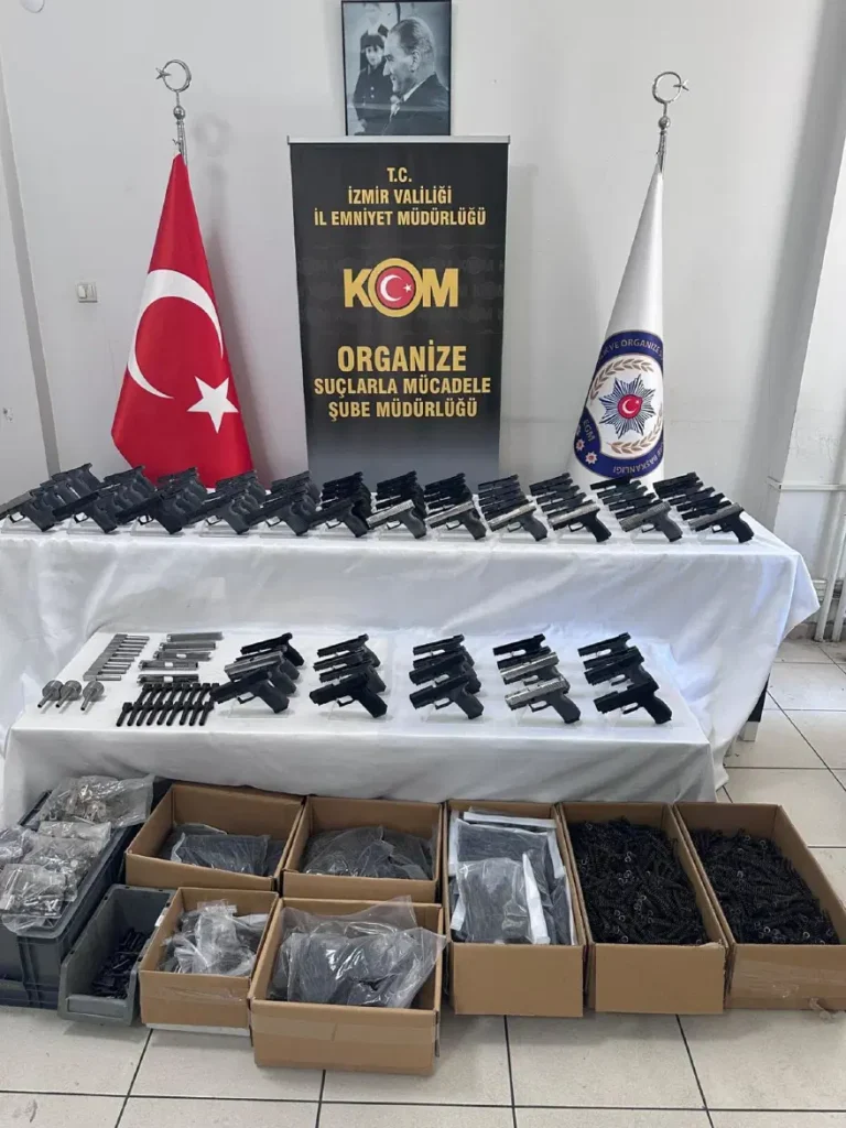 İzmir ve Manisa'da silah kaçakçılığı operasyonu: 13 gözaltı