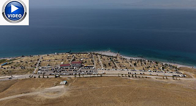Mavi bayraklı plajı yaz sıcaklarında ilgi görüyor
