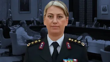 Türk Hava Kuvvetleri'nin ilk kadın paşası Özlem Karapınar oldu