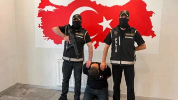 Bakü'de yakalanan suç örgütü şüphelisi Türkiye'ye getirildi