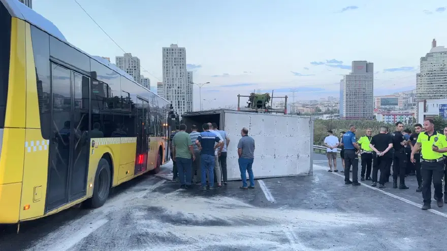 Kuvvetli sağanak kaza getirdi | İstanbul'da iki zincirleme kaza: 10 yaralı