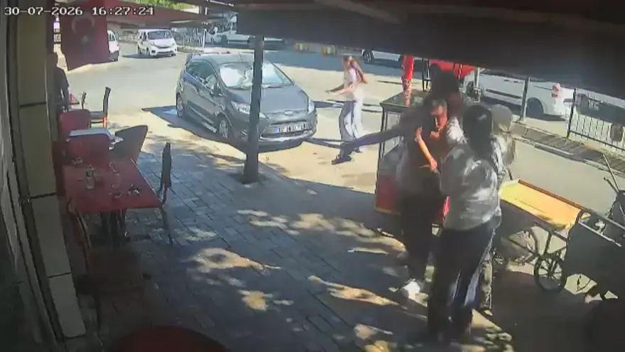 "Laf atma" kavgasında araya giren kişi öldü. Güvenlik kamerası görüntüleri ortaya çıktı 2