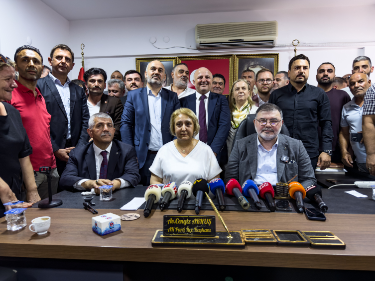 Menderes Belediye Başkan Vekili seçimini Asuman Şen kazandı