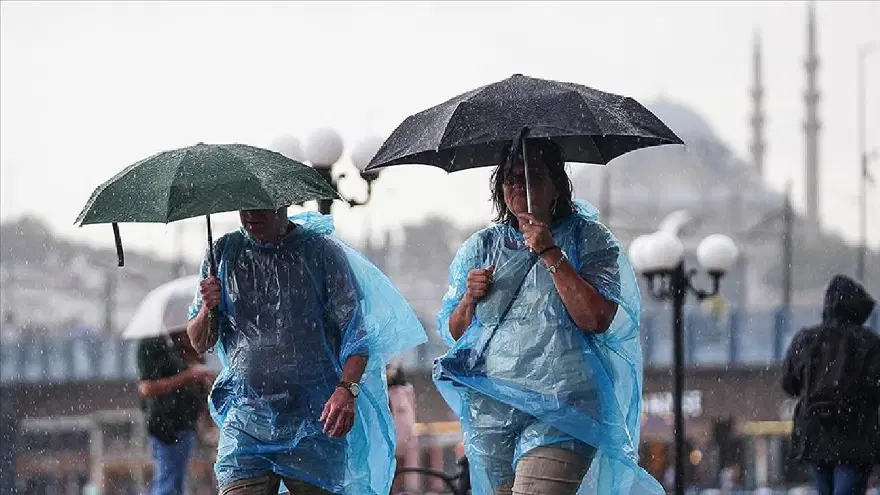 Meteoroloji saat saat uyardı. İstanbul'a sağanak geliyor, kuvvetli rüzgara dikkat
